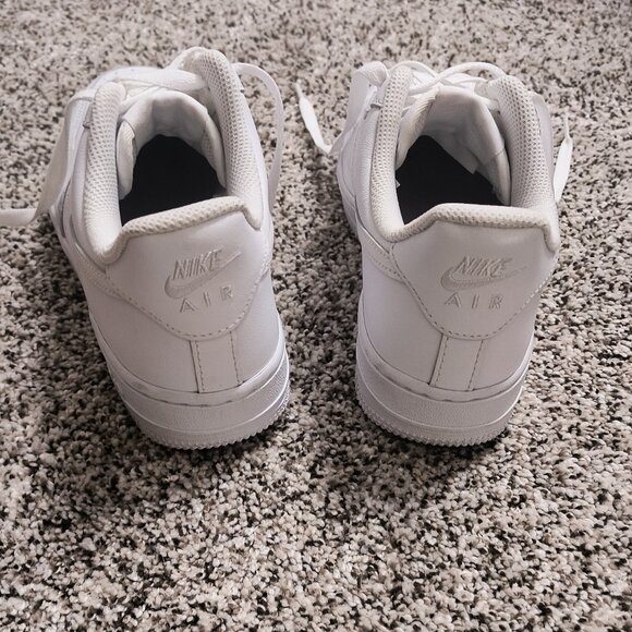 Nike Air Force 1 '07 LE Low Women's Size 7 - Picture 2 of 8